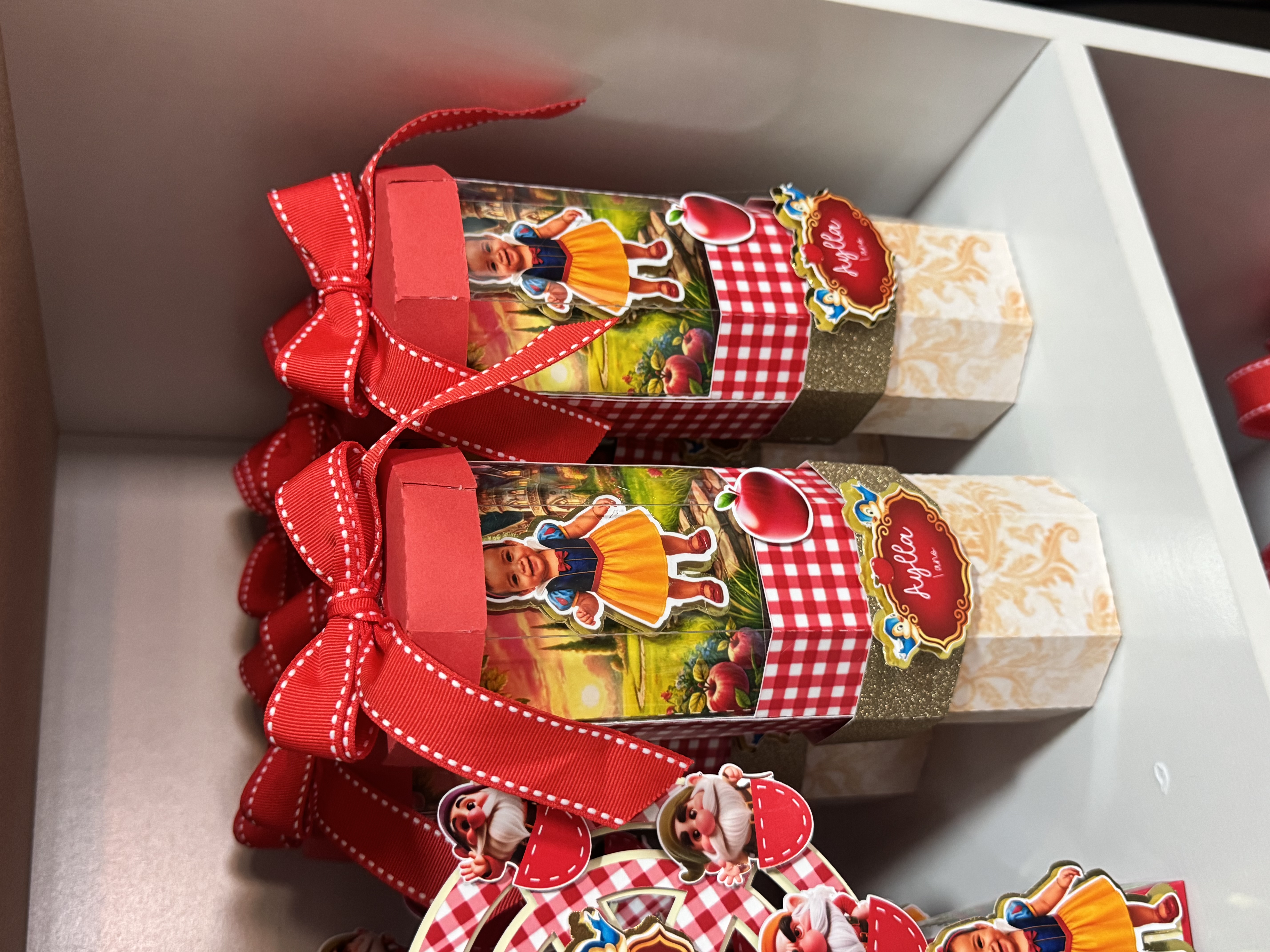 Caixa vitrine branca de neve baby